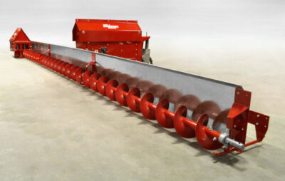D-Series sweeps lead with flight for aggressive movement of compacted grain.