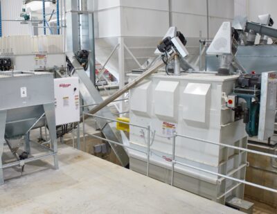 2 ton feed mixer with surge hopper and microskid