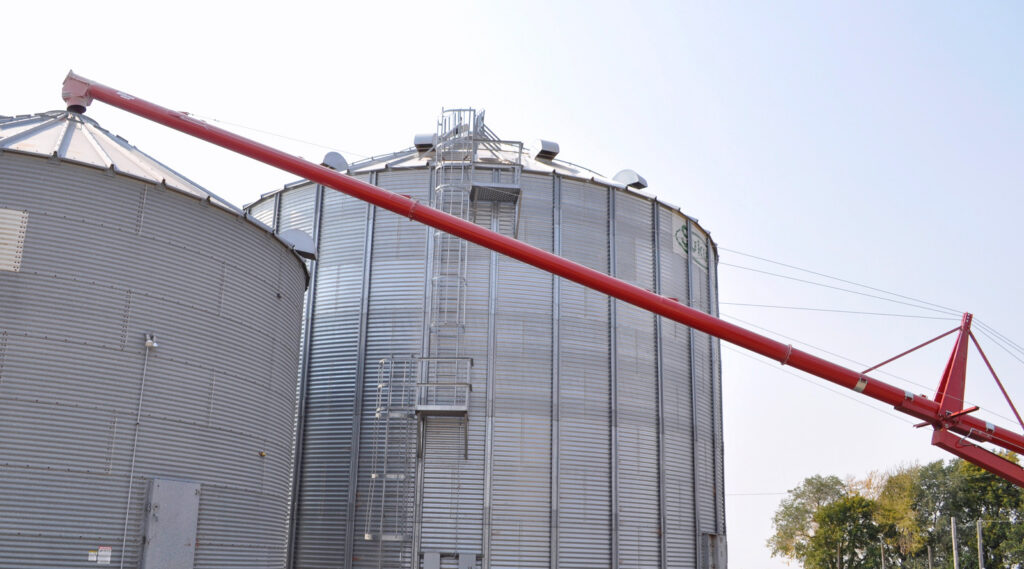 See the impressive reach of Sudenga's HOSS Auger